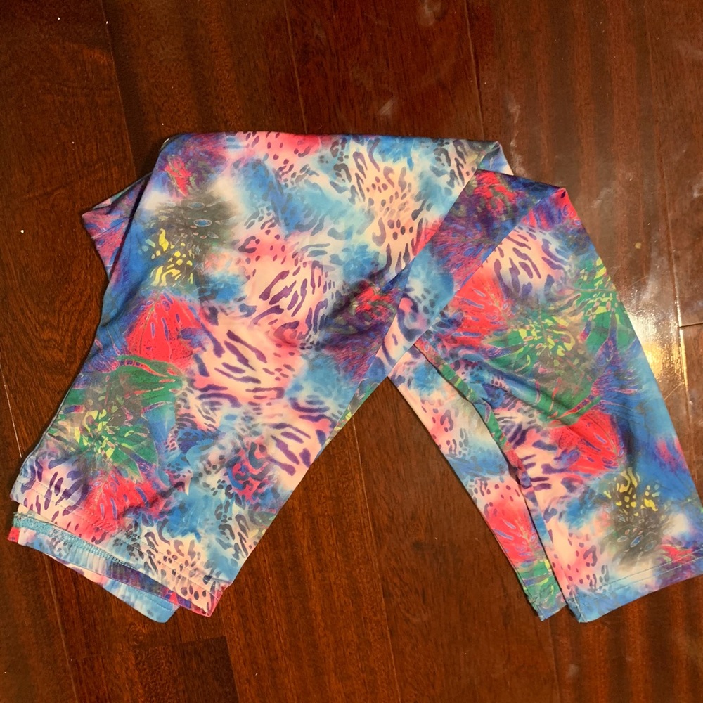 Girl’s rainbow animal print leggings